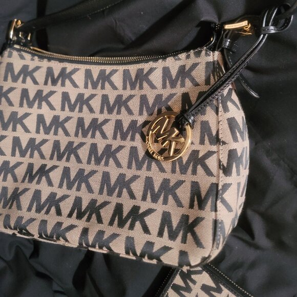 The Michael Kors Jet Set Signature Small Top Zip Black Canvas Shoulder Bag - Picture 1 of 1